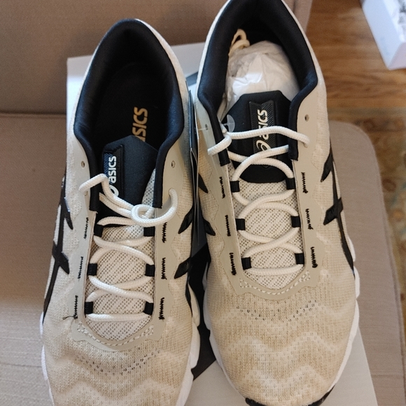 Asics Quantum 180 - Picture 2 of 4